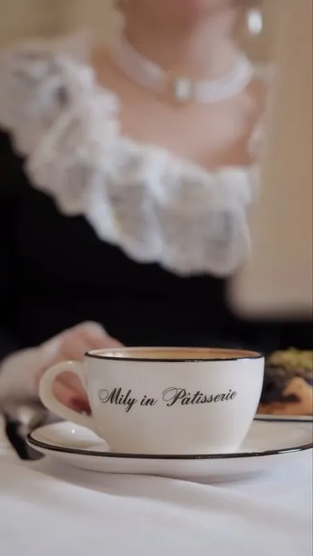 Mily in Patisserie logolu fincanda Türk kahvesi