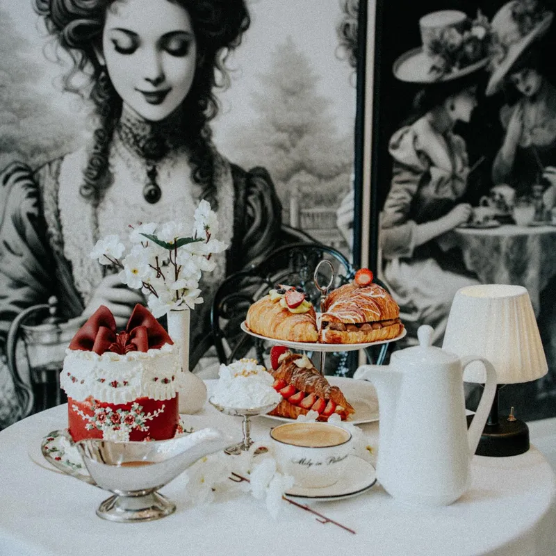 Vintage detaylarla donatılmış tea time masası